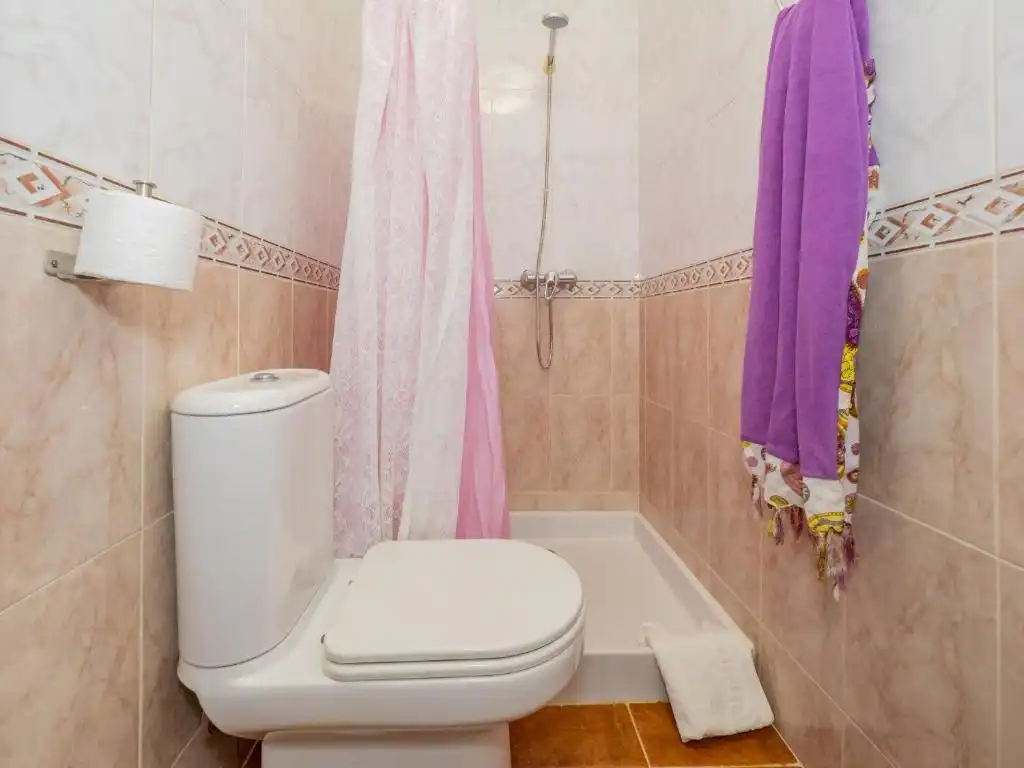 Bany de Casa o xalet en venda en Málaga amb Jardí privat, Terrassa i Piscina