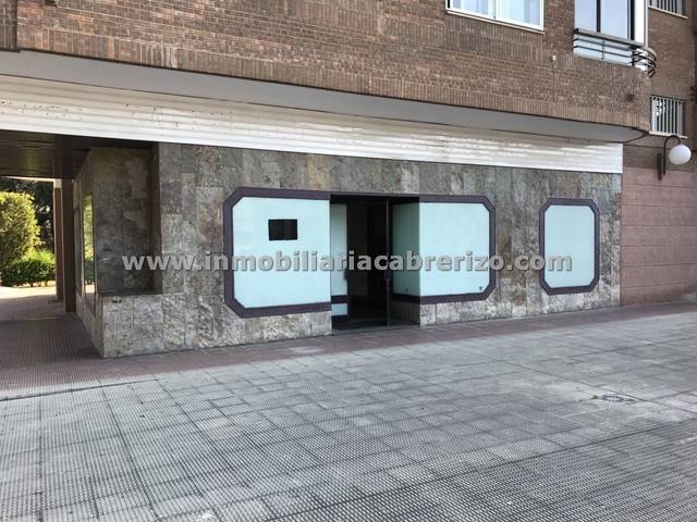 Local comercial en Alquiler en Avenida de Madrid, 4 en Avda. Madrid