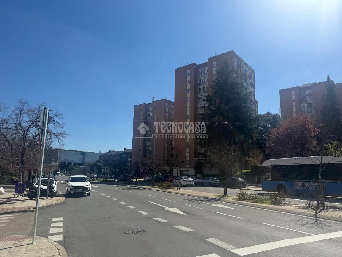 Garage zur Miete in Pinar del Rey, Hortaleza