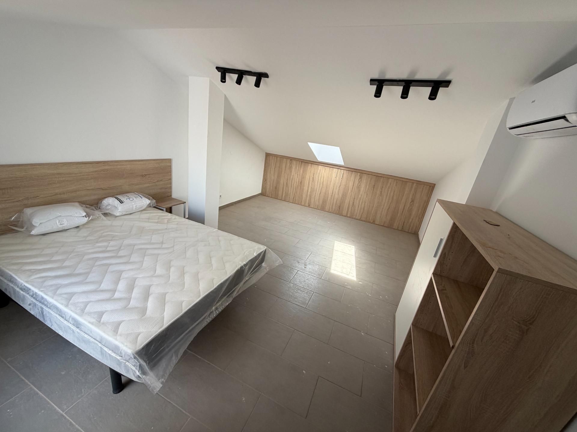 Habitación de Ático en venta en  Lleida Capital con Aire acondicionado, Terraza y Amueblado