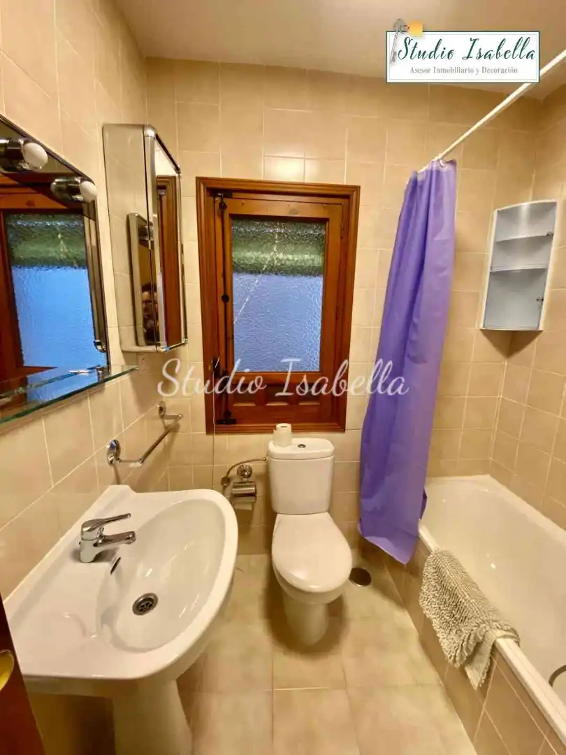 Flat for rent in Cuesta Santa Leocadia, Casco Histórico