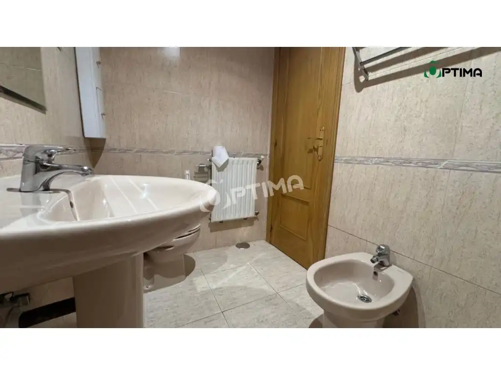 Bathroom of Flat for rent in Madrid