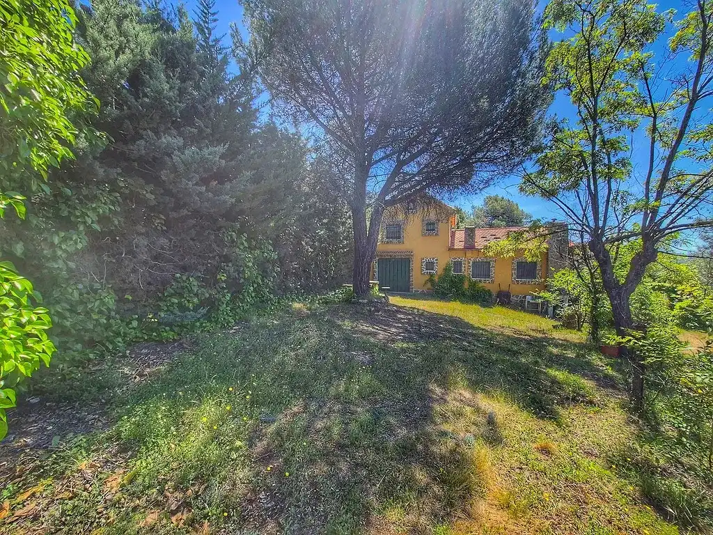Einfamilien-Reihenhaus zum Verkauf in Santa María de la Alameda mit Privatgarten und Terrasse