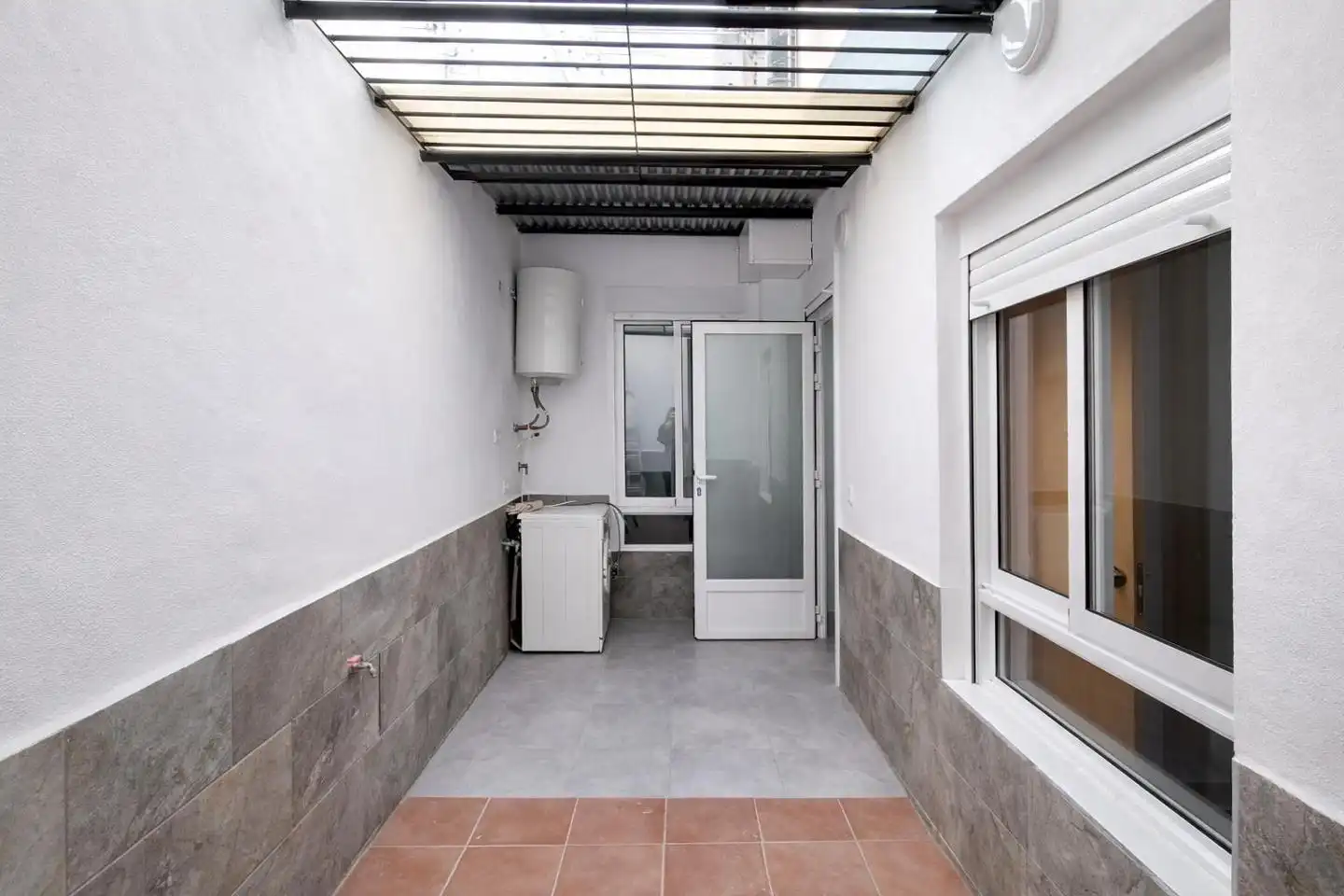 Balcony of Ground floor for sale in Elche / Elx  with Furnished
