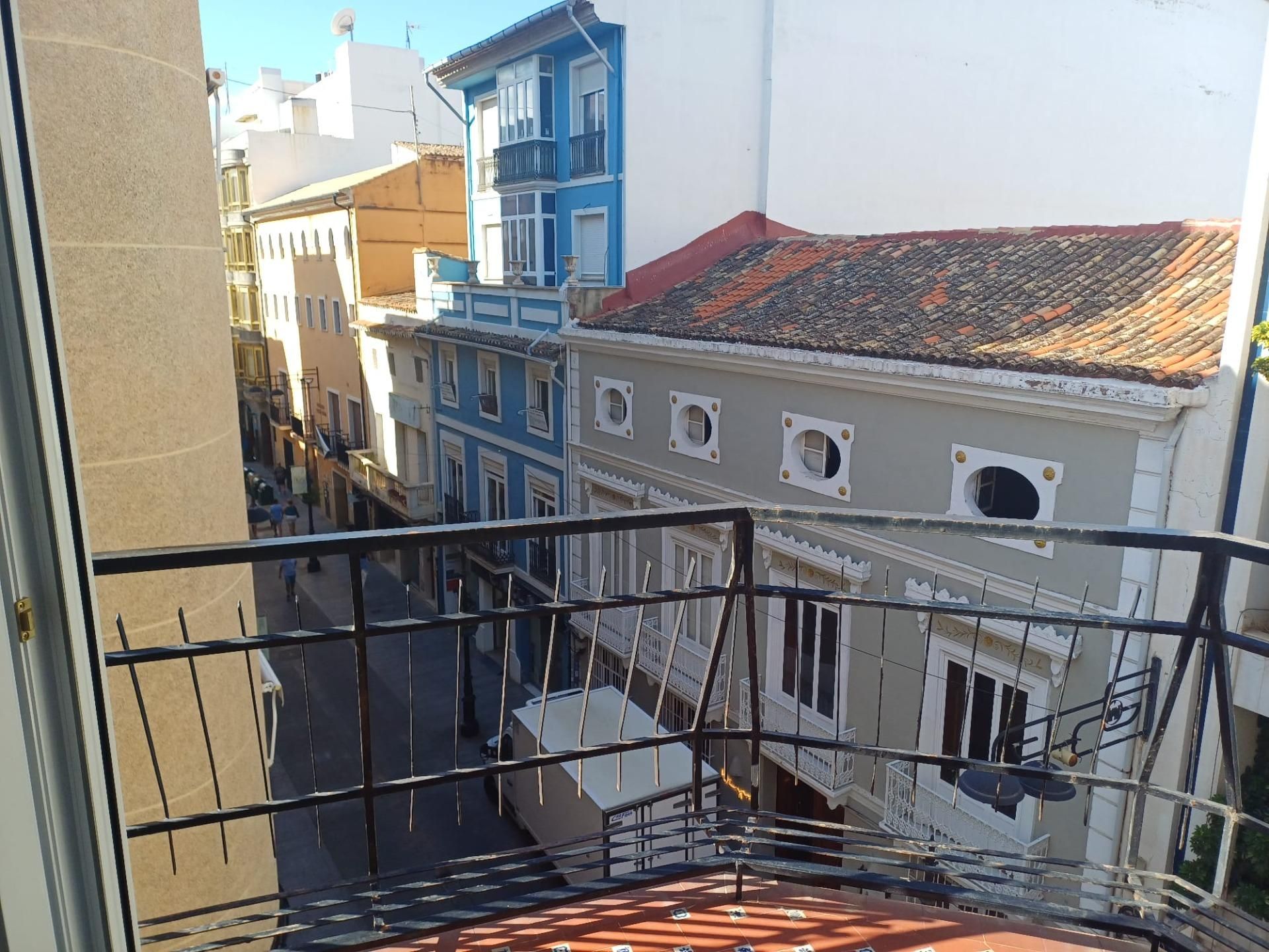 Vista exterior de Piso de alquiler en Gandia con Balcón
