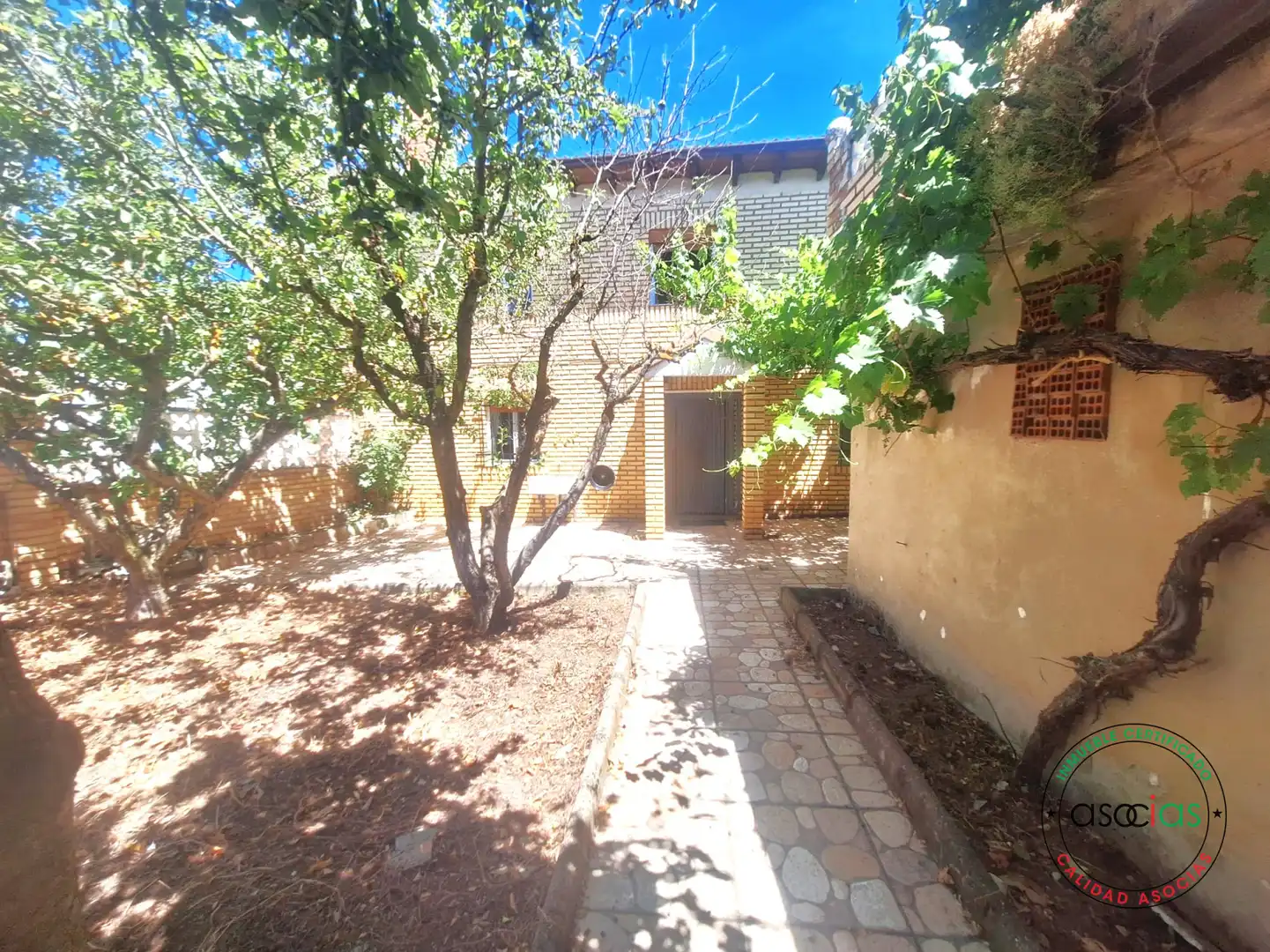 Jardí de Casa o xalet en venda en Villazanzo de Valderaduey amb Jardí privat, Terrassa i Moblat