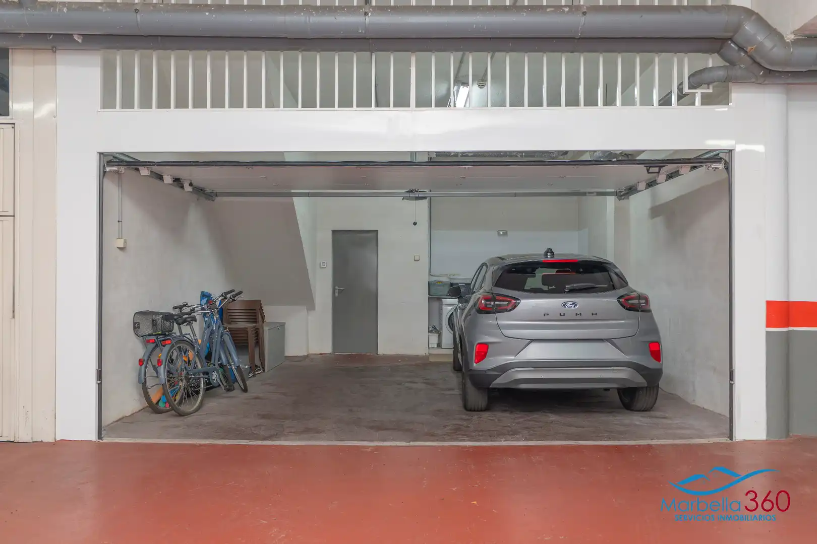 Parking de Casa adosada en venta en Marbella con Aire acondicionado, Calefacción y Jardín privado