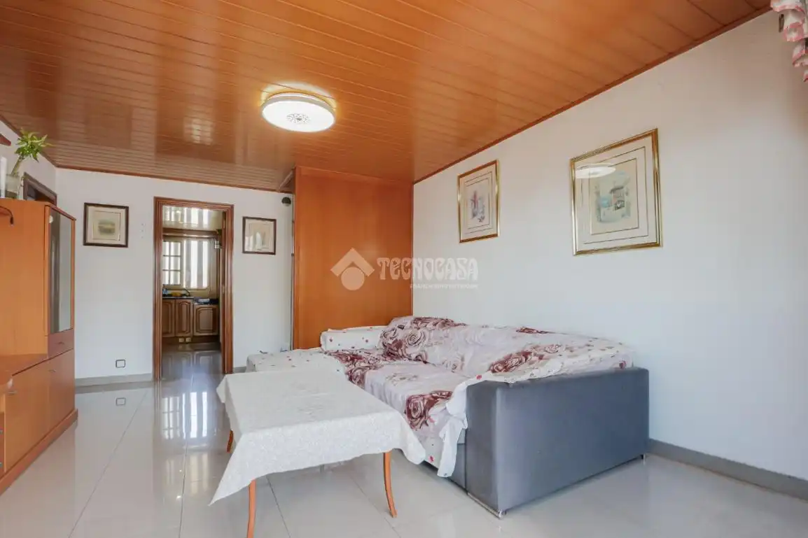 Sala d'estar de Pis en venda en L'Hospitalet de Llobregat amb Balcó