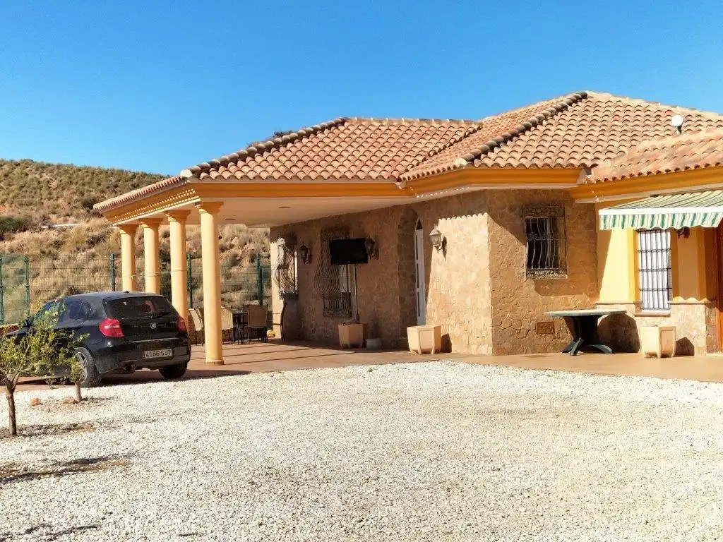 Casa amb jardí en venda a Camino Jauro