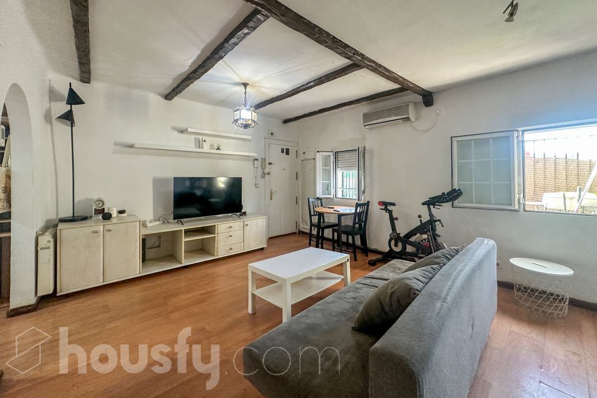 Living room of Flat for sale in  Madrid Capital  with Air Conditioner, Heating and Balcony