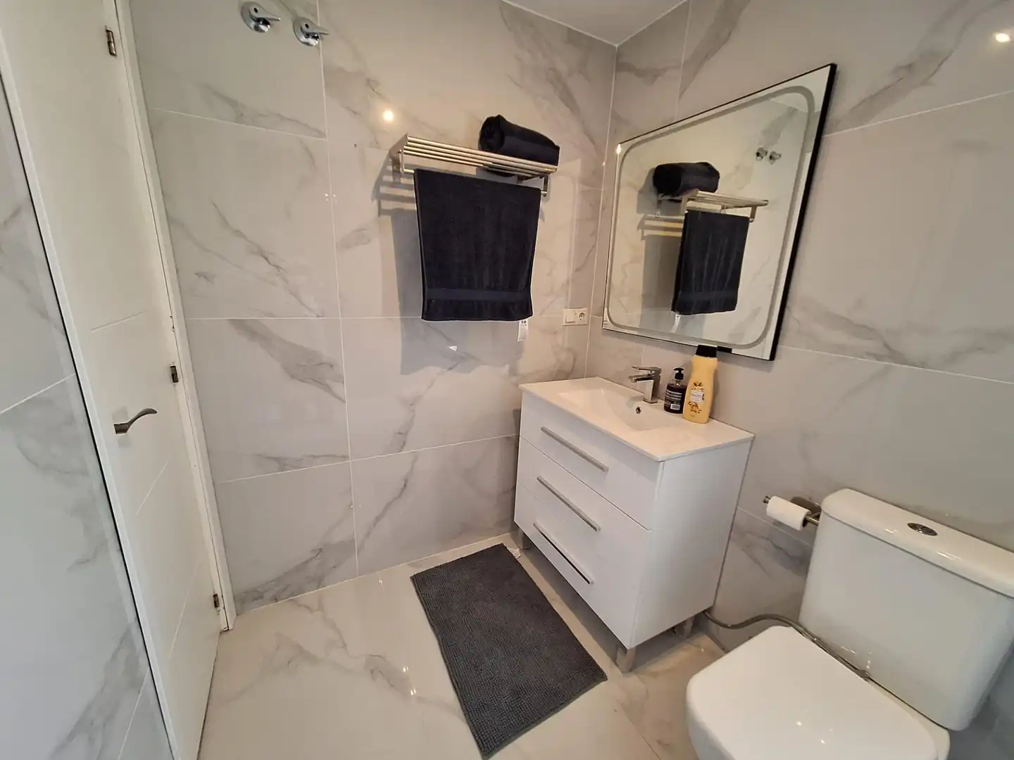 Baño de Casa adosada de alquiler en Fuengirola con Terraza, Trastero y Piscina comunitaria