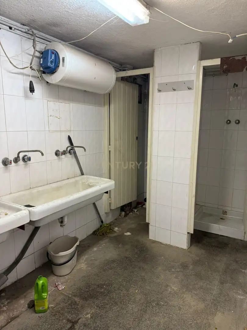 Industrial building with lift for sale in Zona Industrial, imagen 29