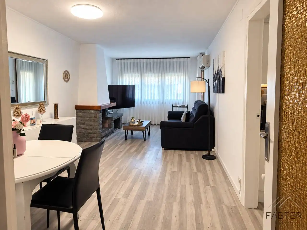 Flat with terrace for sale in Calle Montserrat, imagen 3