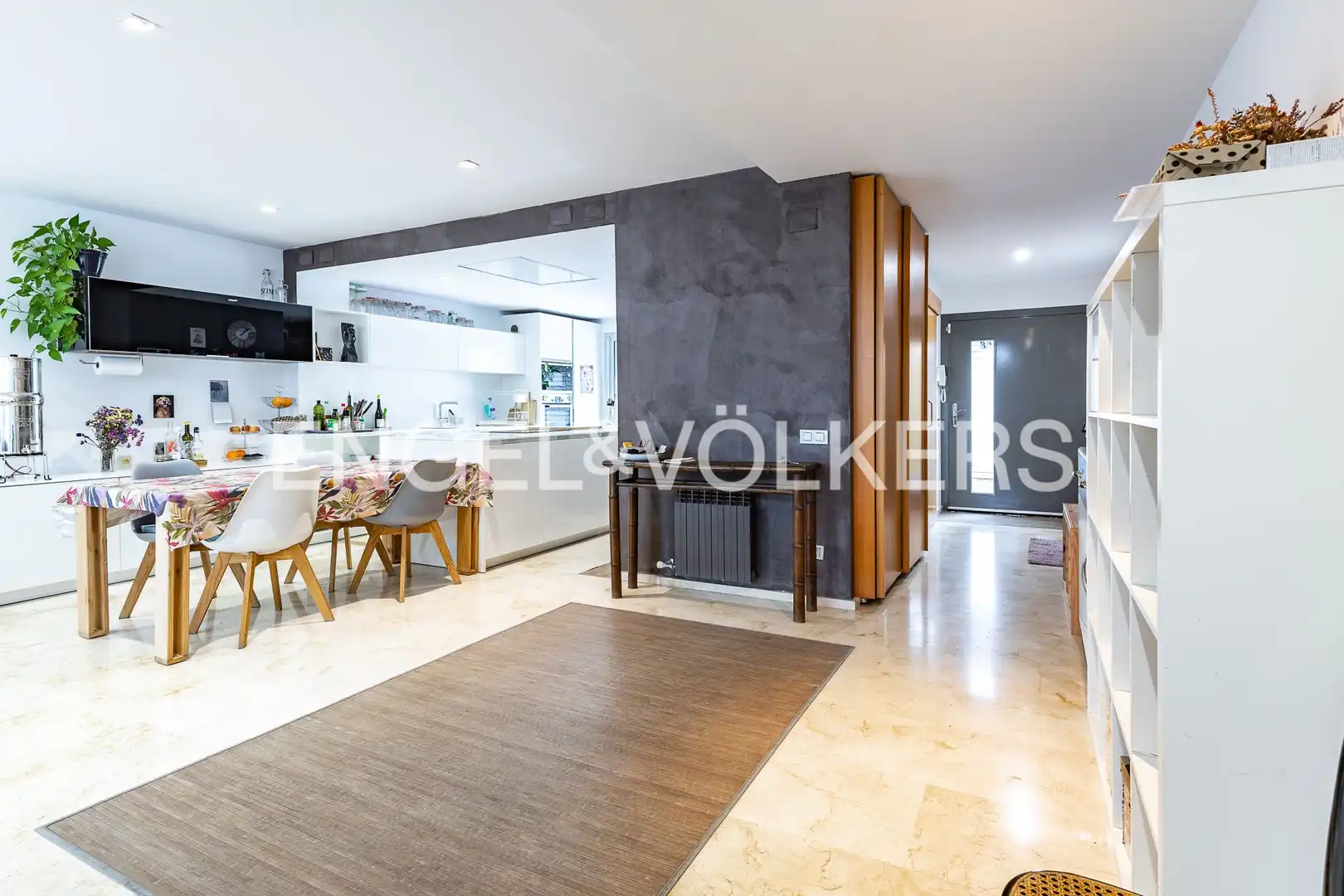 Houses for sale in Barcelona  with Air Conditioner, Heating and Private garden