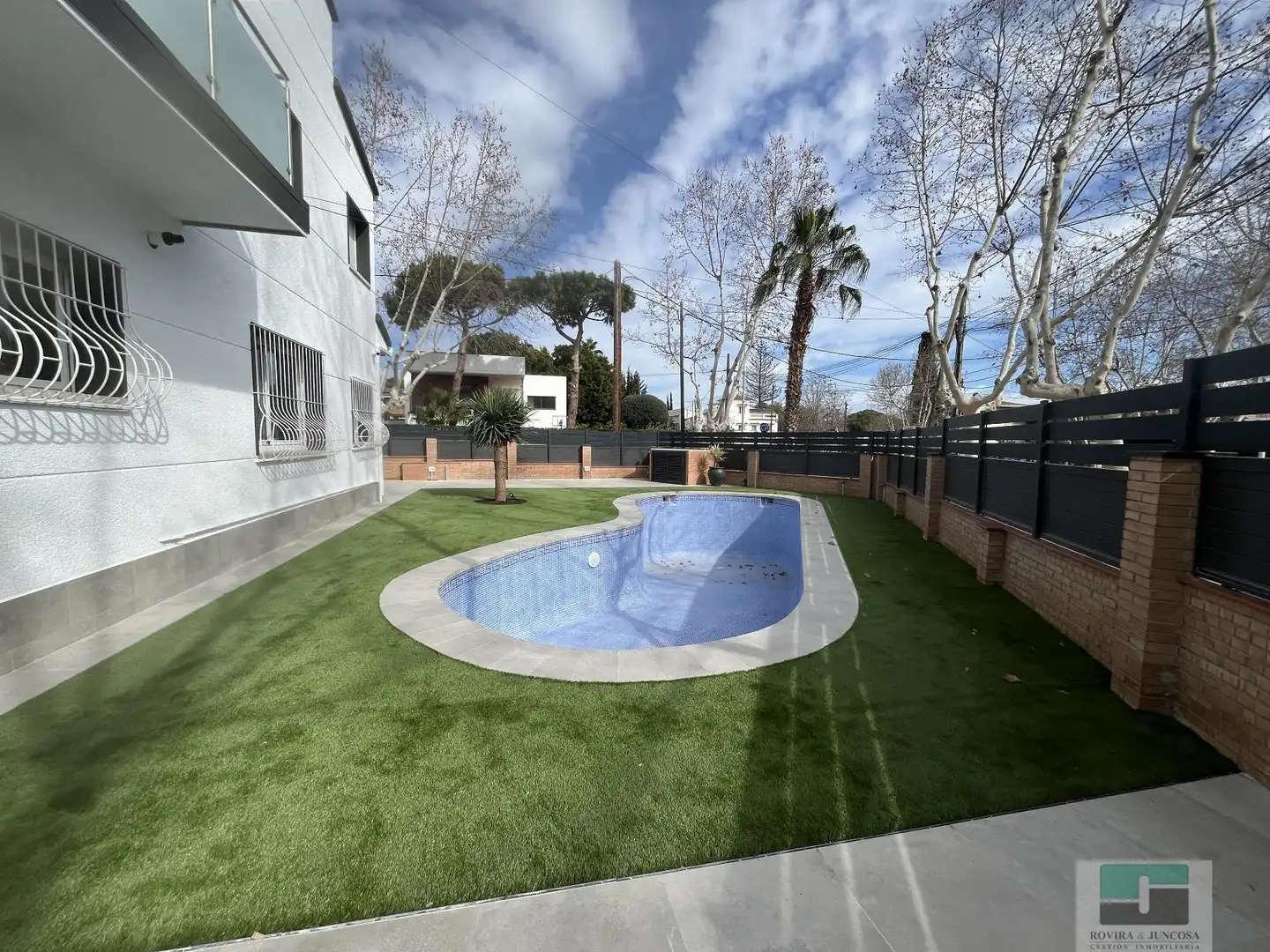 Swimming pool of Houses for rent in Castelldefels  with Air Conditioner, Heating and Parquet flooring
