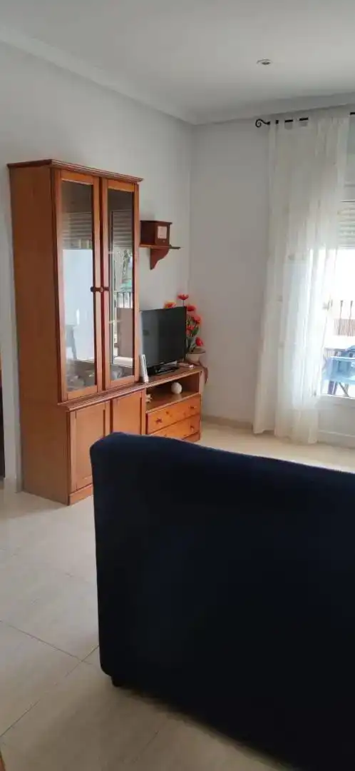Sala d'estar de Pis de lloguer en Carboneras amb Aire condicionat, Moblat i Balcó