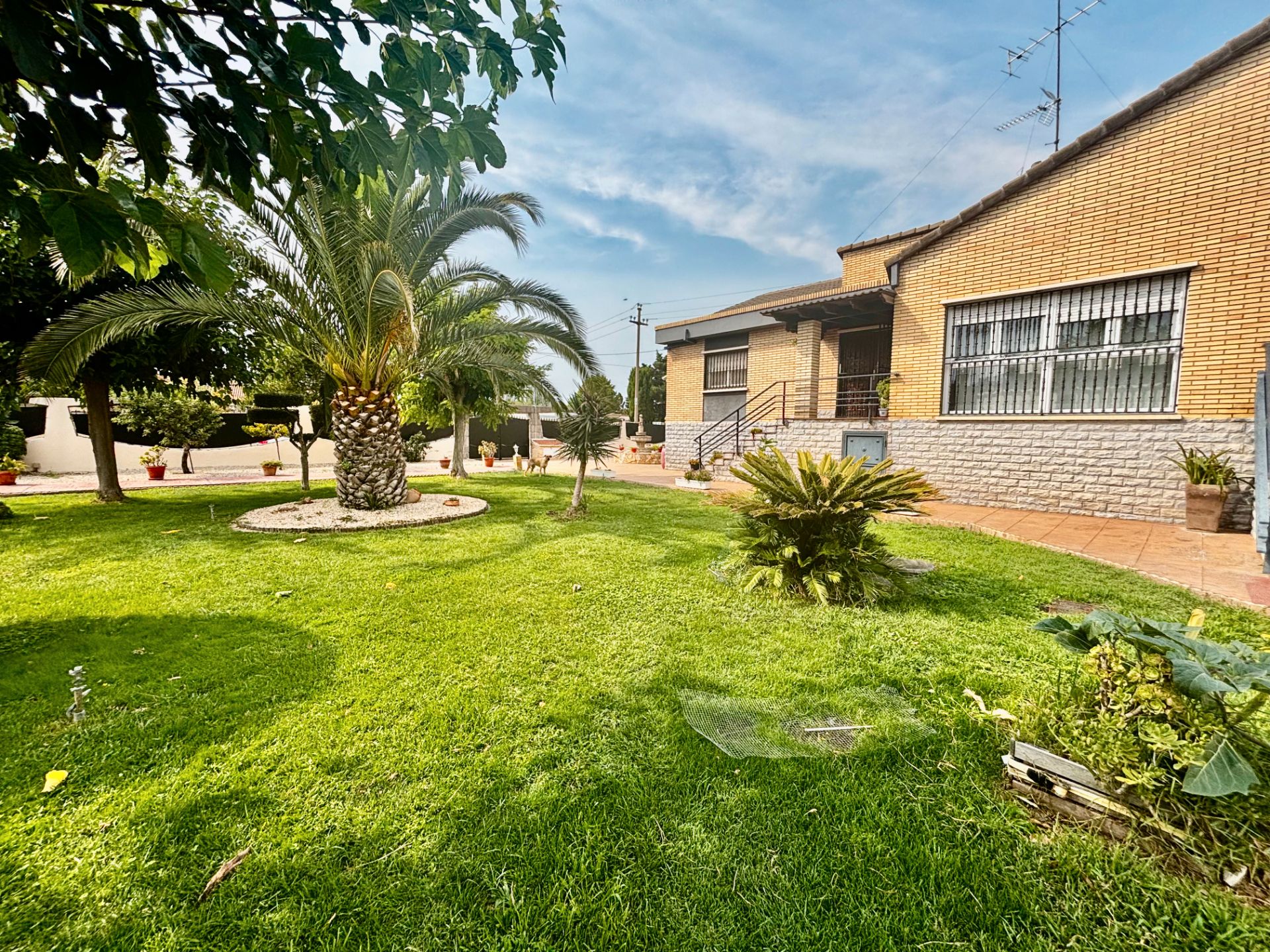 Exterior view of House or chalet for sale in El Burgo de Ebro  with Air Conditioner, Heating and Private garden