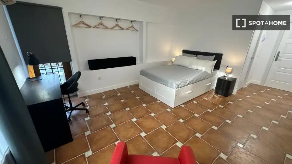 Habitación de Piso de alquiler en Alhaurín de la Torre con Aire acondicionado, Calefacción y Amueblado