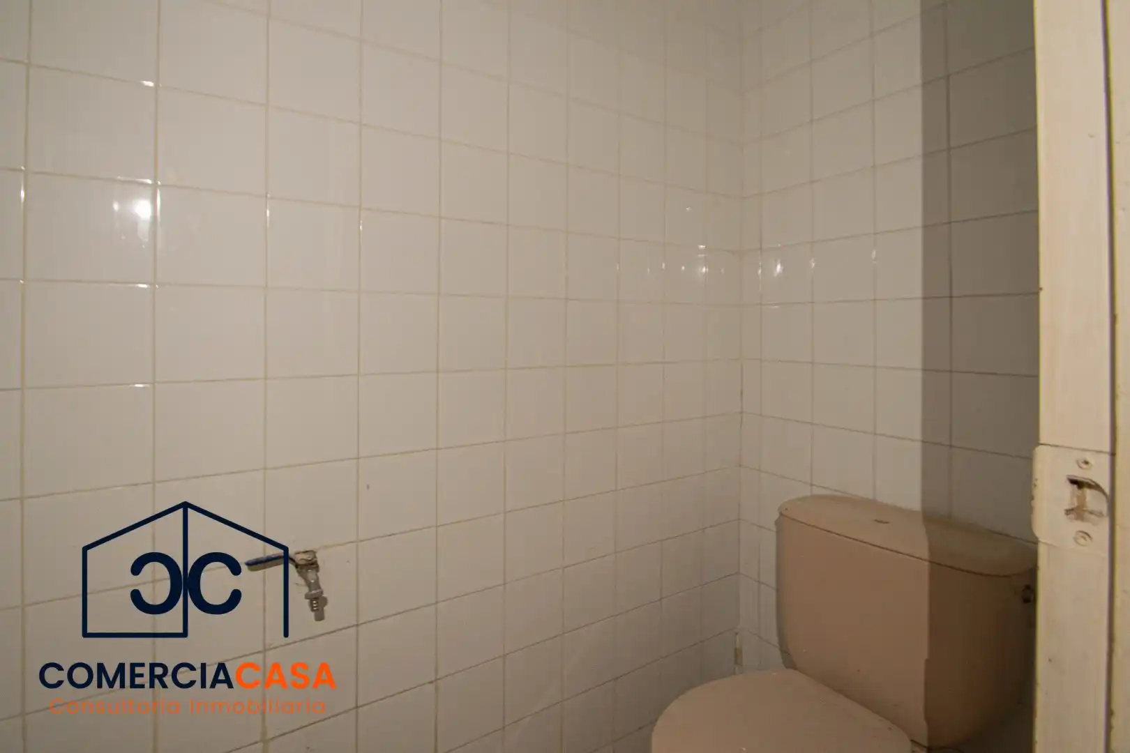 Baño de Local en venta en Nerja