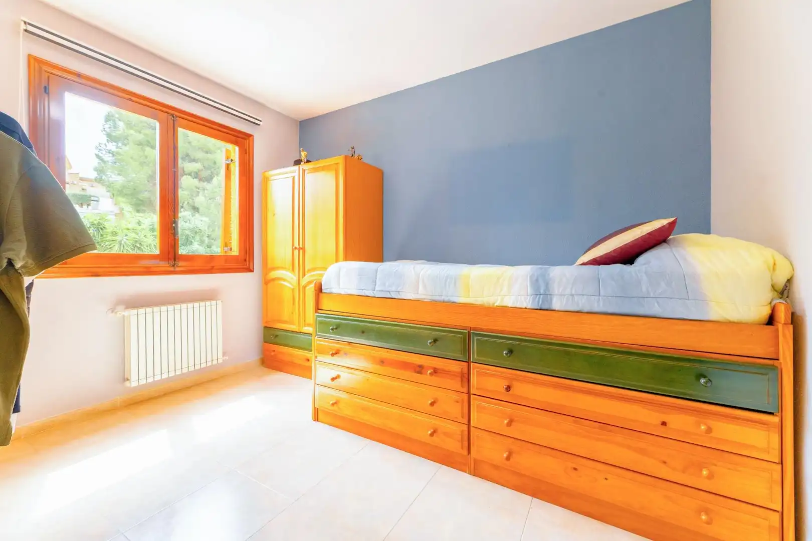 Habitación de Casa adosada en venta en Chiva con Aire acondicionado, Calefacción y Terraza