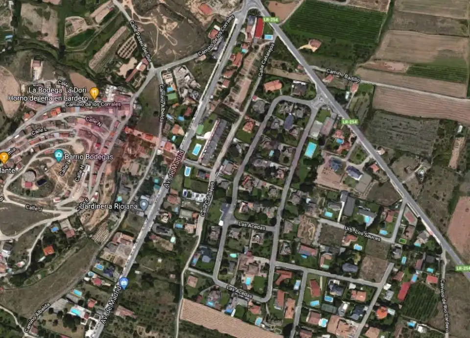 Lands and plots for sale in Lardero