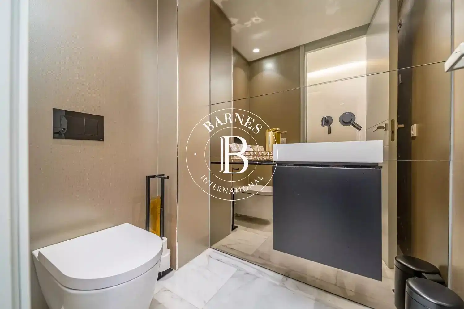 Bathroom of Flat for rent in Madrid  with Air Conditioner, Heating and Swimming Pool