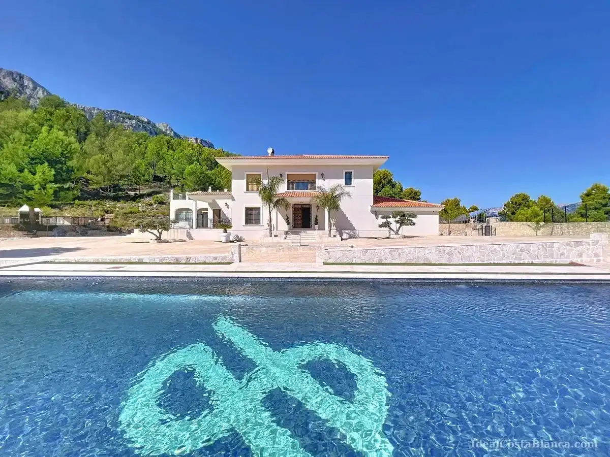 Detached house with balcony for sale in El Castell de Guadalest, imagen 2