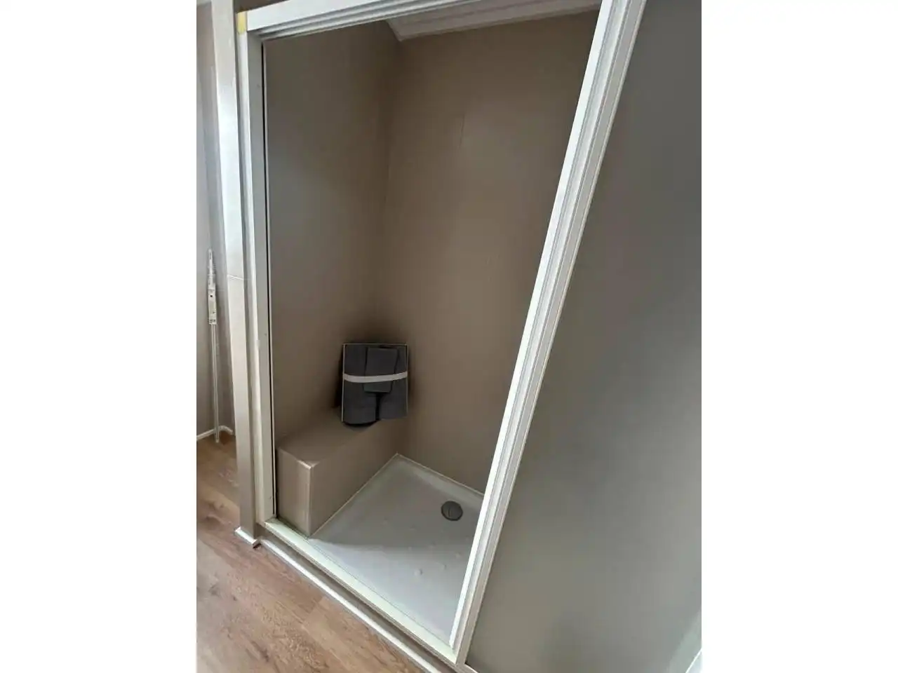 Bathroom of Flat for rent in Valencia  with Air Conditioner, Parquet flooring and Storage room