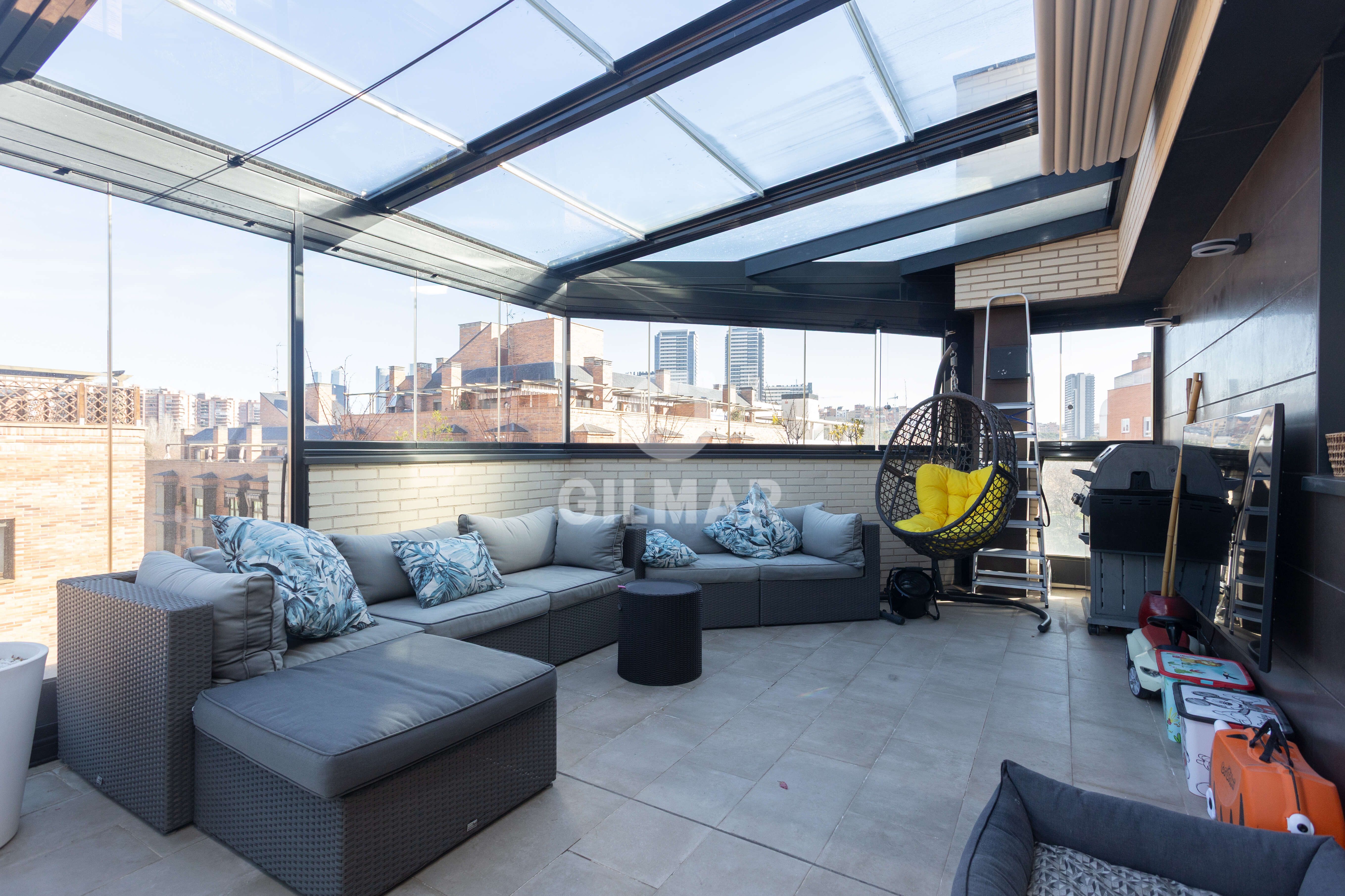 Terraza de Ático en venta en  Madrid Capital con Calefacción, Jardín privado y Trastero