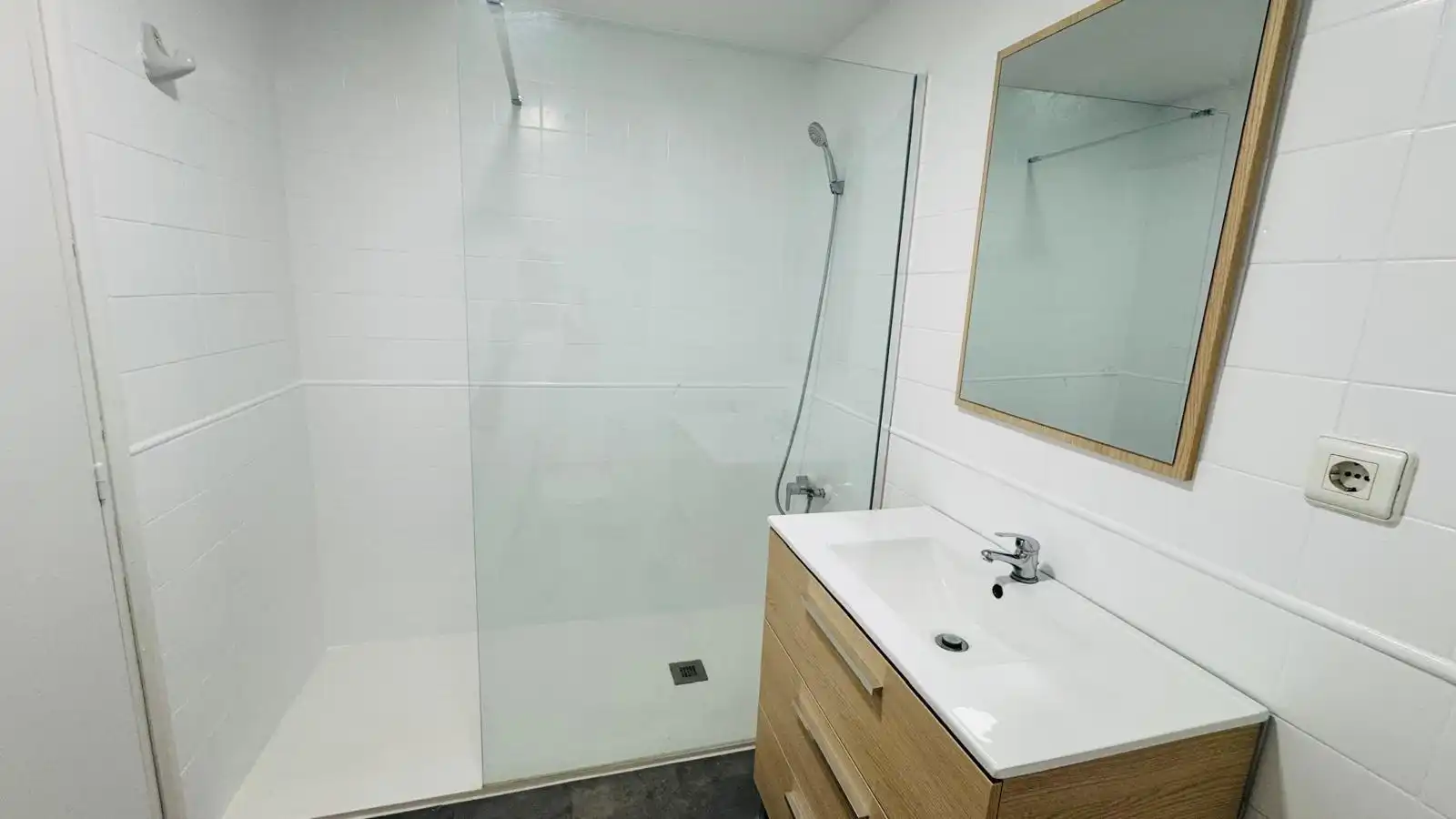 Baño de Piso de alquiler en Valencia con Aire acondicionado, Parquet y Terraza