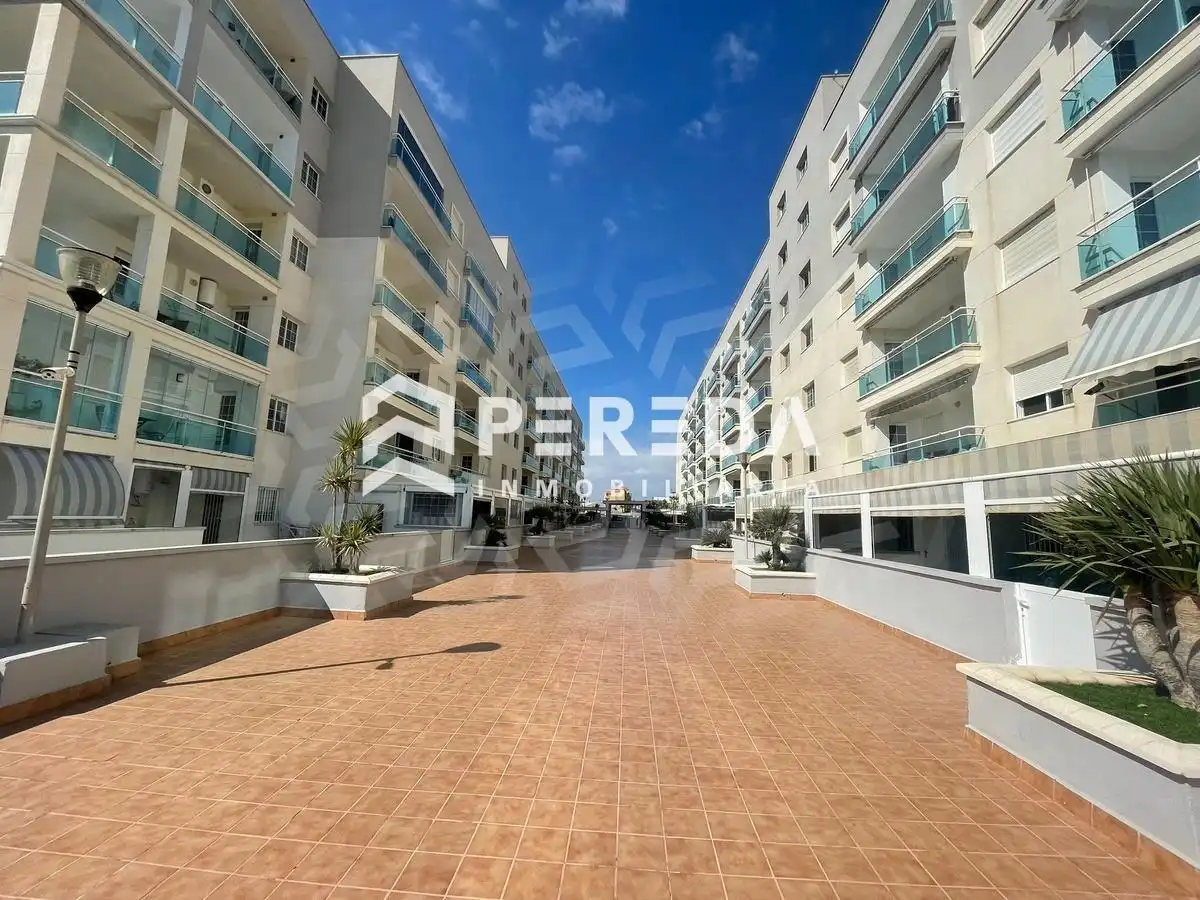 Außenansicht von Wohnungen zum Verkauf in Roquetas de Mar mit Terrasse, Möbliert und Gemeinschaftspool