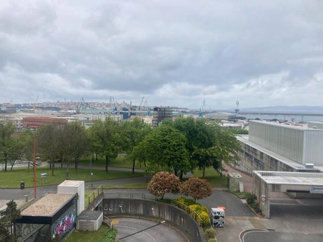 Local comercial en Alquiler en Avenida Ejército en Los Castros - Castrillón