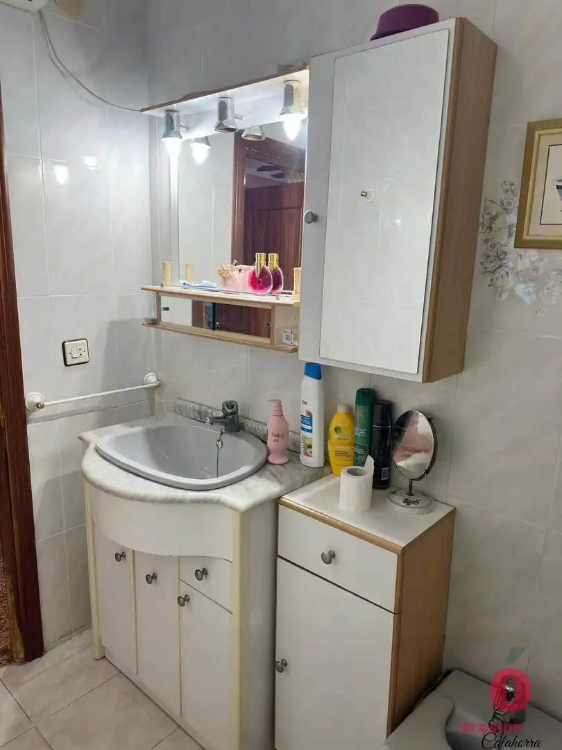 Bathroom of Flat for sale in Córdoba  with Air Conditioner, Heating and Terrace