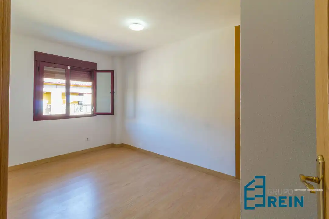 Habitación de Piso de alquiler en Magán con Calefacción, Piscina y Balcón