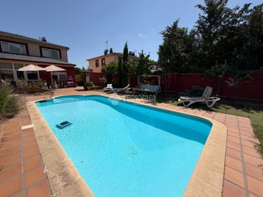 Casa aparellada amb jardí en venda a Collado Mediano