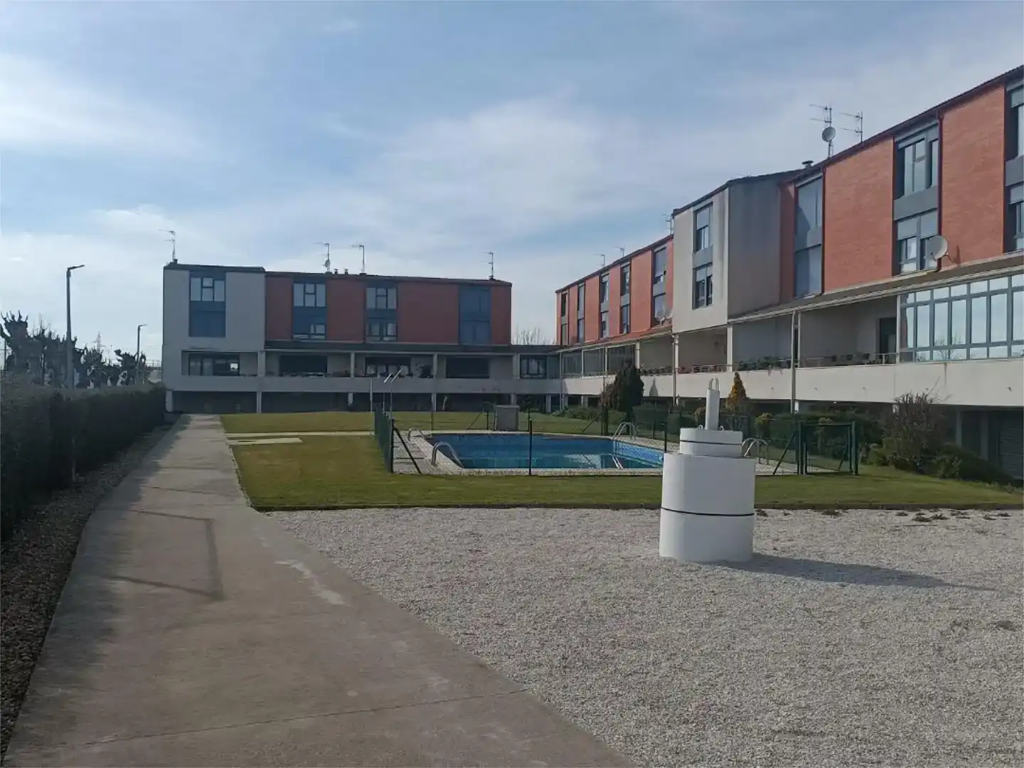 Vista exterior de Casa adosada en venda en Valdefresno