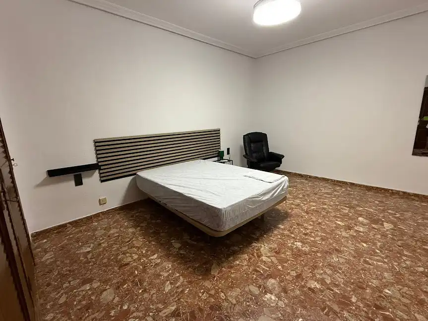 Flat for rent in Calle Romea, 9, Linarejos