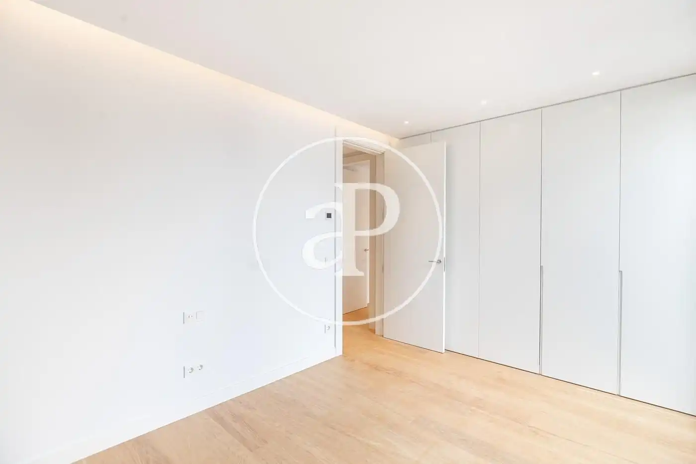 Schlafzimmer von Wohnung zum Verkauf in Barcelona mit Klimaanlage, Heizung und Privatgarten