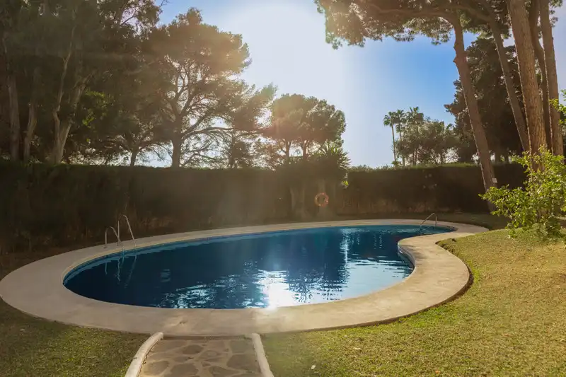 Schwimmbecken von Wohnungen zur Miete in Marbella mit Klimaanlage, Möbliert und Fernseher