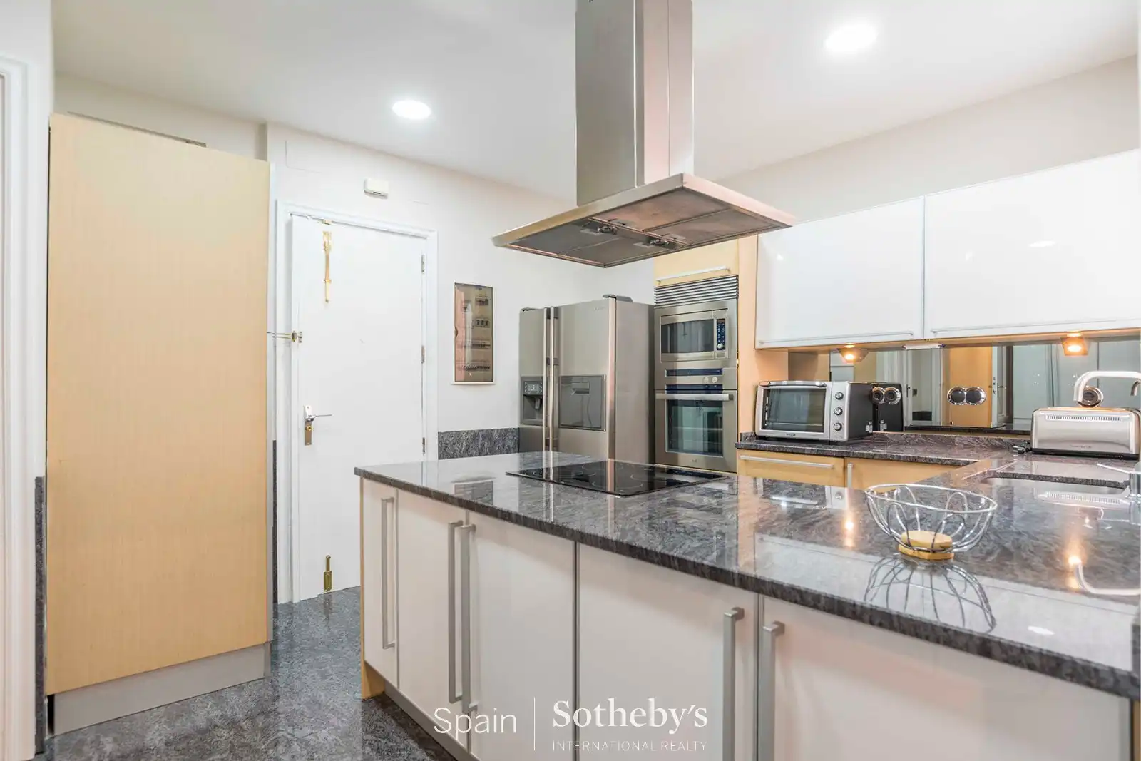 Cuina de Apartament de lloguer en Madrid amb Aire condicionat i Calefacció