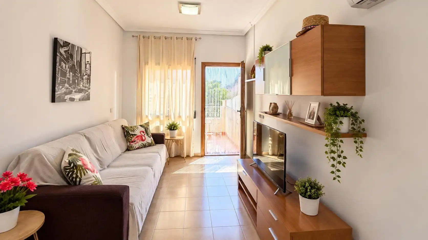 Sala d'estar de Planta baixa de lloguer en Pilar de la Horadada amb Aire condicionat, Jardí privat i Traster