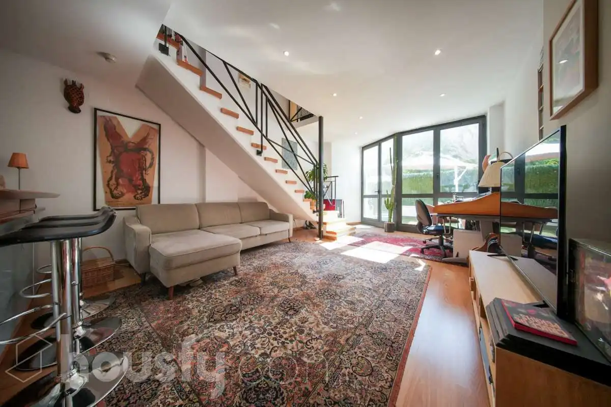 Flat with lift for sale in Calle de Marathon .