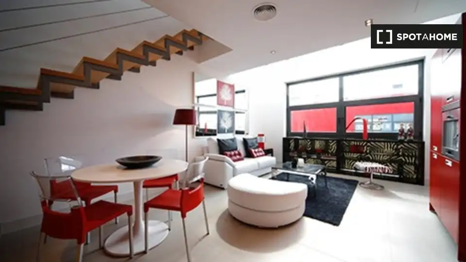 Living room of Flat for rent in Madrid  with Air Conditioner, Heating and Furnished