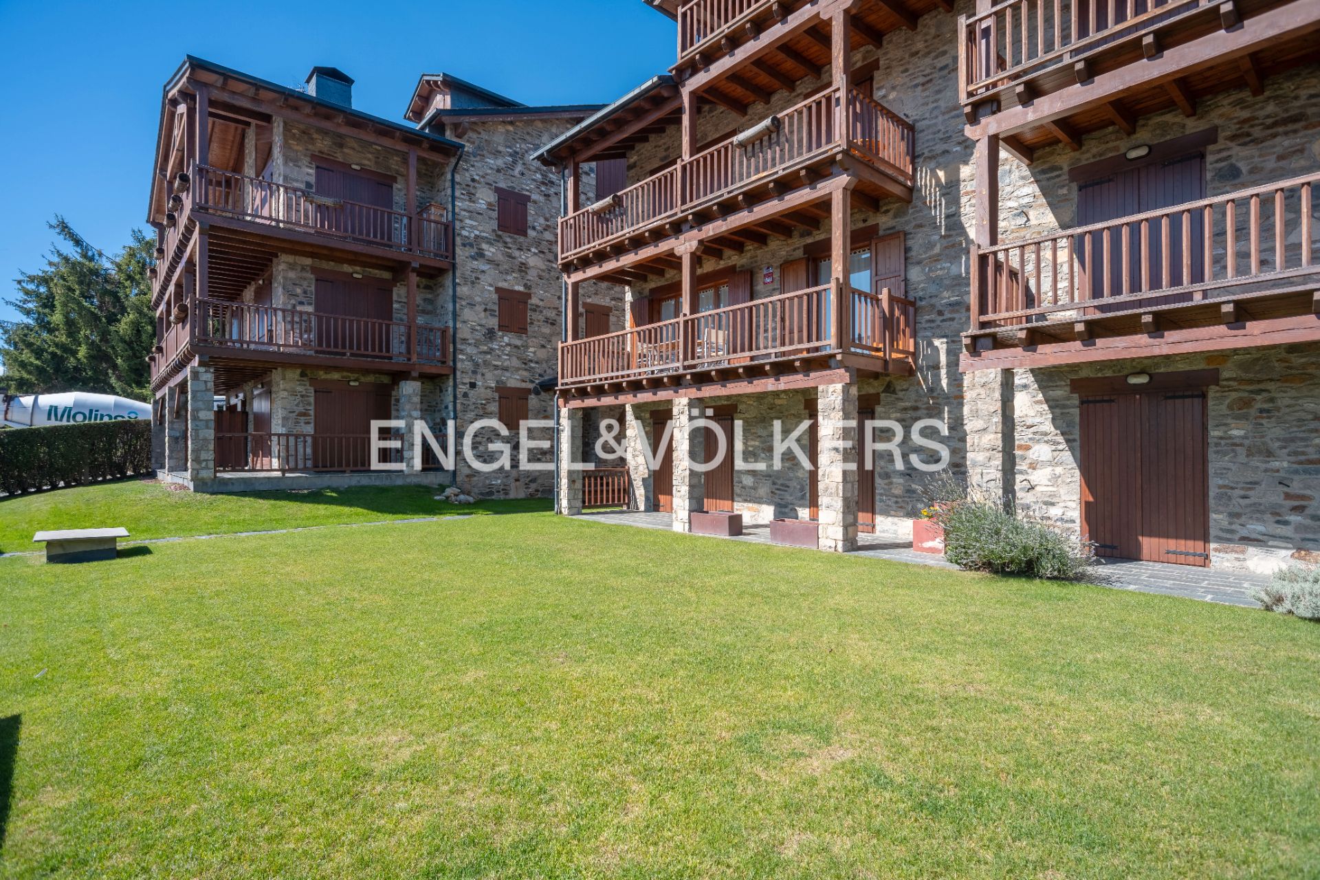 Vista exterior de Apartament en venda en Puigcerdà amb Calefacció, Parquet i Terrassa
