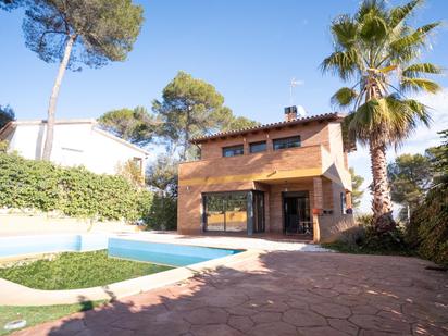 Außenansicht von Haus oder Chalet zum verkauf in La Torre de Claramunt mit Heizung