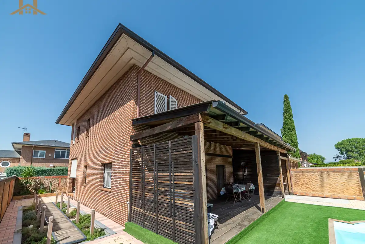Vista exterior de Casa adosada en venta en Brunete con Jardín privado y Piscina