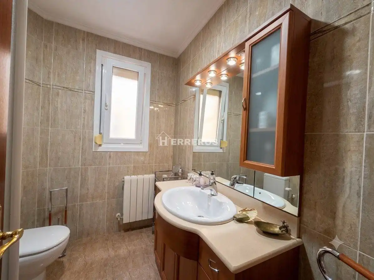 Baño de Piso en venta en  Logroño con Calefacción, Parquet y Trastero
