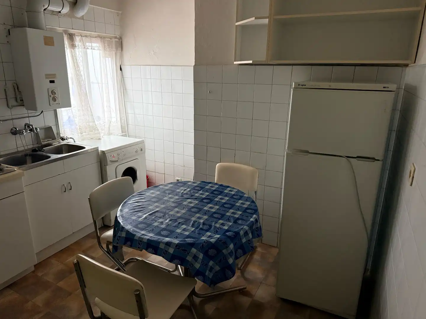 Cuina de Pis en venda en León Capital  amb Calefacció, Terrassa i Moblat
