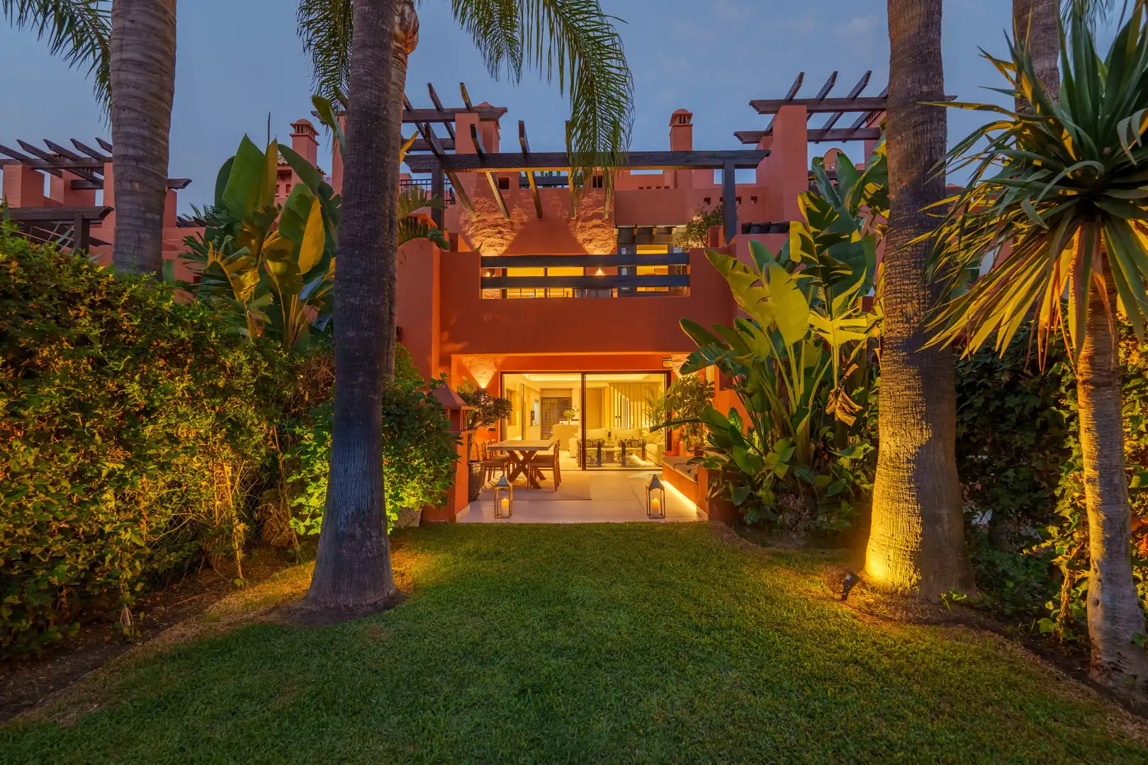 Jardí de Casa adosada en venda en Marbella amb Aire condicionat, Terrassa i Piscina
