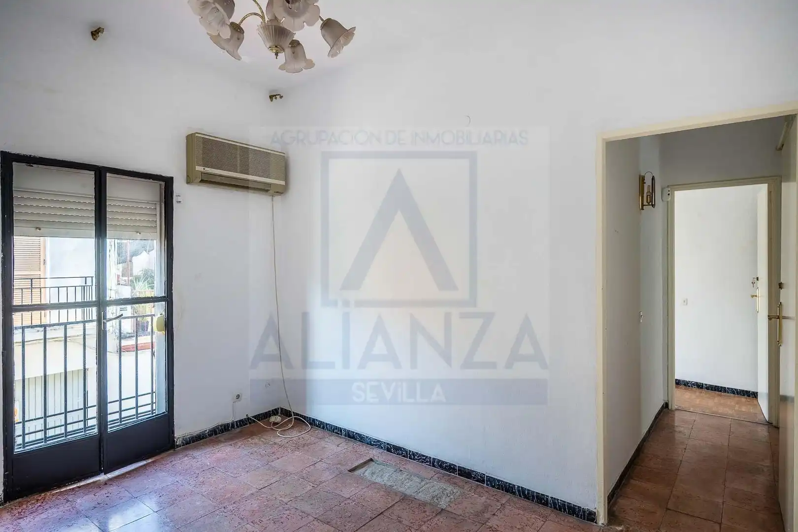Casa adosada en venda en Camas amb Terrassa